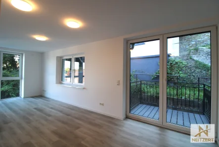 Wohnzimmer - Wohnung mieten in Diez - Moderne 2-Zimmer-Wohnung in Diez – Erstbezug nach Sanierung! Ankleidezimmer, Wärmepumpe, u.v.m.!