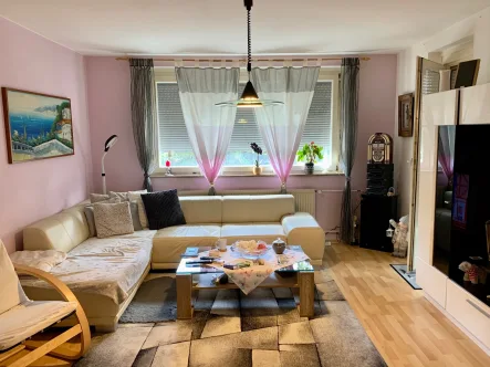 Wohnzimmer - Wohnung kaufen in Frankfurt - Vermietete 2-Zimmerwohnung als Kapitalanlage in Frankfurt-Griesheim