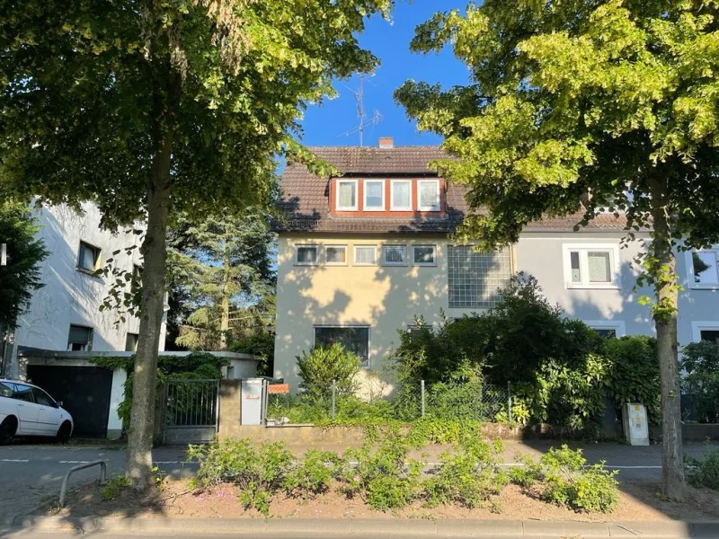 Aussenansicht - Haus kaufen in Frankfurt - Wohnen im Grünen, eingerahmt von Nidda und ehemaligem Bundesgartenschaugelände! 