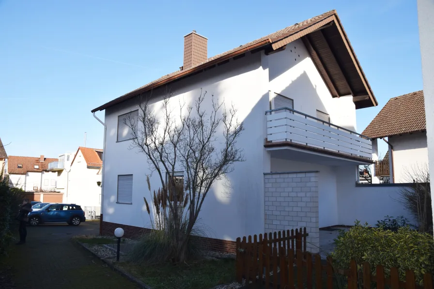 Ansicht Haus - Haus kaufen in Oberursel - Einzugsbereites Einfamilienhaus mit Garten