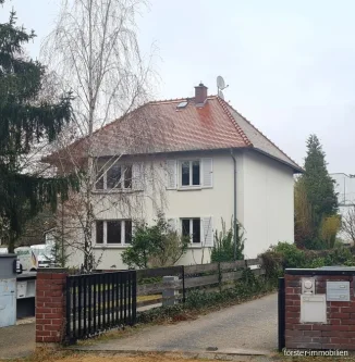 Hausansicht - Haus kaufen in Darmstadt / Eberstadt - Gemütliches Einfamilienhaus mit Doppelgarage in Darmstadt-Eberstadt