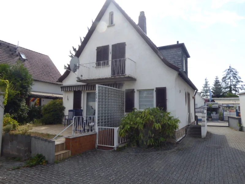 Ostansicht - Haus kaufen in Griesheim - Oma,s Häuschen als Kapitalanlage....