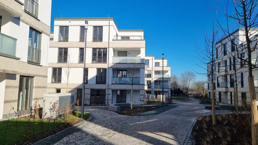 Außenanlage - Wohnung mieten in Oberursel - 2 Zimmerwohnung de Luxe in Oberursel