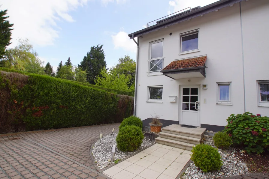 Außenansicht - Haus kaufen in Königstein im Taunus - KÖNIGSTEIN Schneidhain: Großzügige moderne Doppelhaushälfte mit Dachterrasse!