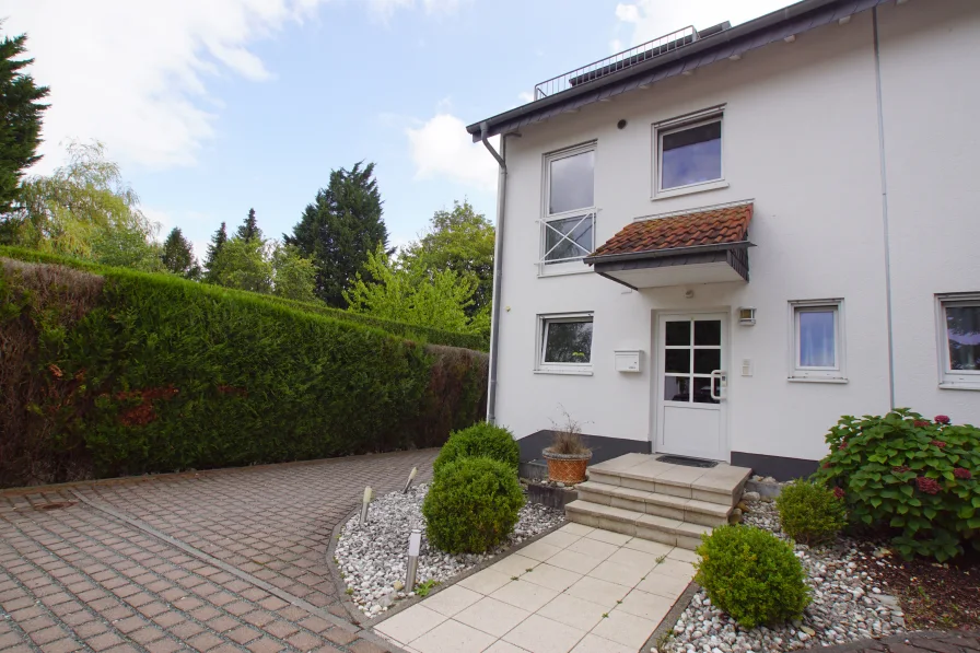 Außenansicht - Haus mieten in Königstein im Taunus - KÖNIGSTEIN Schneidhain: Großzügige moderne Doppelhaushälfte mit Dachterrasse!