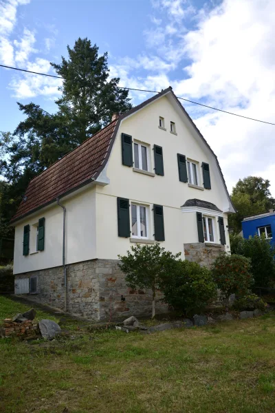 Außen hochkant - Haus kaufen in Wiesbaden - Einfamilienhaus mit großem Charme – Ein Ort zum Wohlfühlen