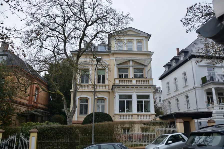 Hausansicht - Wohnung mieten in Wiesbaden / Wiesbaden Nordost - Stilvolle Altbauwohnung mit Charme