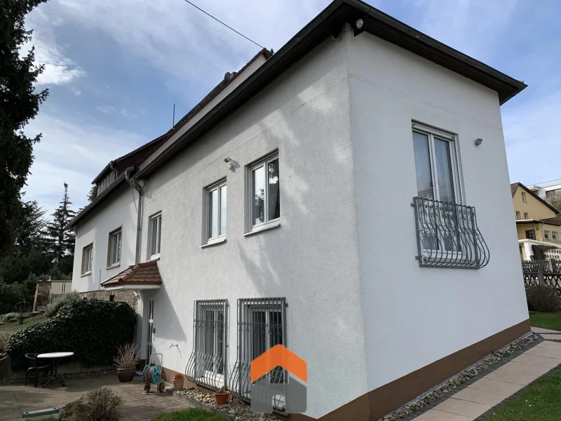 Außenansicht - Haus kaufen in Wiesbaden - Zweifamilienhaus auf tollem Gartengrundstück