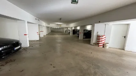 ebener TG-Stellplatz - Garage/Stellplatz mieten in Gotha - Geschützt vor Frost und Schnee