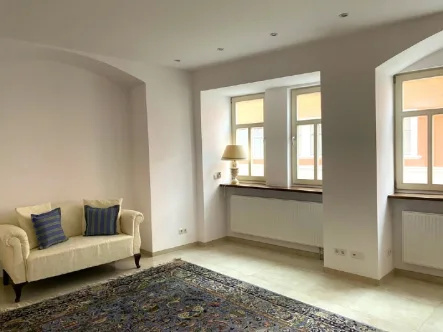 Wohnzimmer - Wohnung kaufen in Gotha - Glanzvolle 4 Raumwohnung in Bestlage