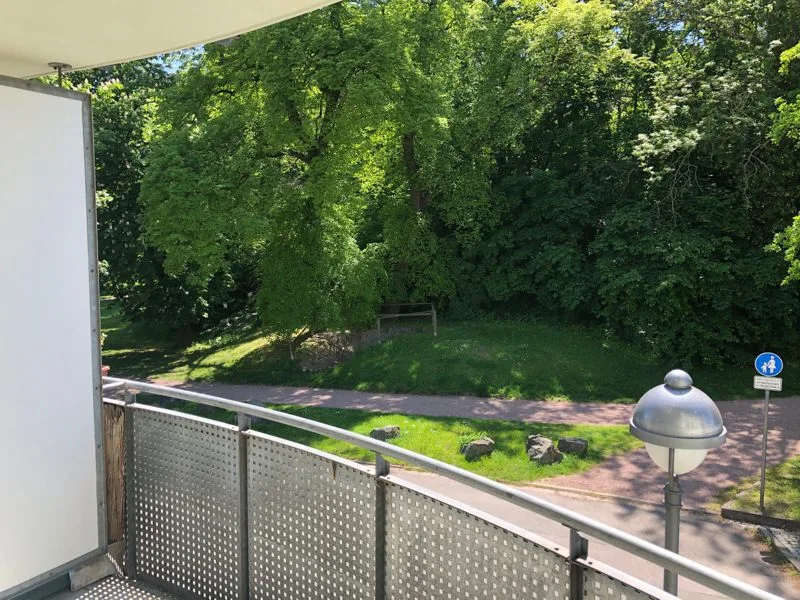 Balkon mit Blick im Park
