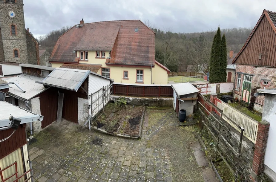 Blick auf Hof und Grundstück