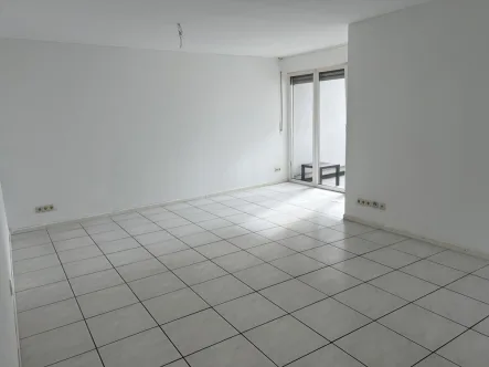 Wohnzimmer  - Wohnung mieten in Darmstadt - Exklusive 3 Zimmer-Wohnung mit 2 Balkonen in Darmstadt-Ost nähe Woog