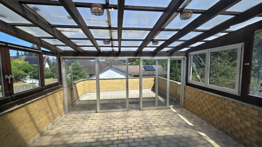 Wintergarten - Wohnung mieten in Seeheim-Jugenheim / Balkhausen - Großzügig Wohnung im 1.OG mit Wintergarten und Terrasse  in Waldrandlage