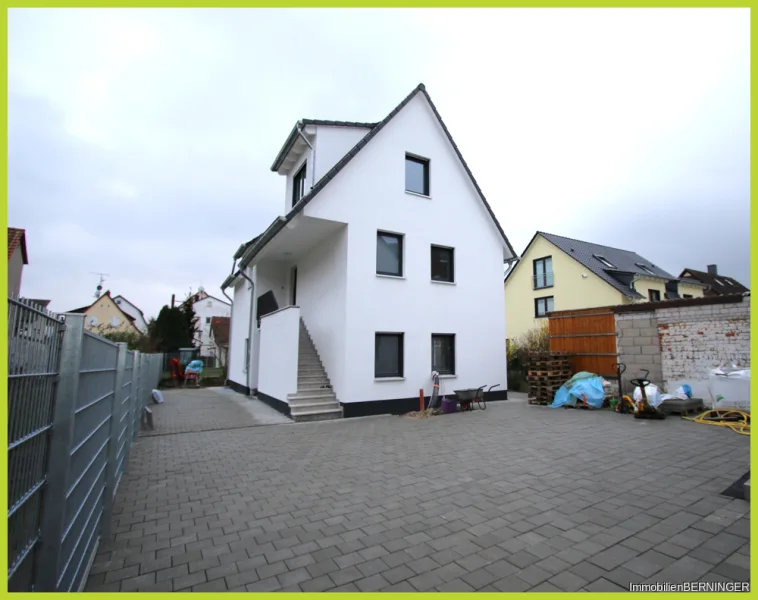 Hausansicht Hof - Wohnung kaufen in Darmstadt / Wixhausen - NEUBAU - Energieeffiziente 4-Zi. MAISONETTE-WOHNUNG mit Südbalkon, 2 Bädern und eigenem Eingang