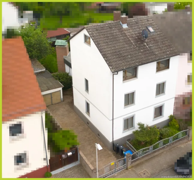 Hausansicht Straße - Haus kaufen in Langen - Ein- bis Zweifamilien Stadthaus mit Anbau in attraktiver Lage von Langen