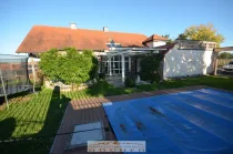 Gartenansicht mit Pool