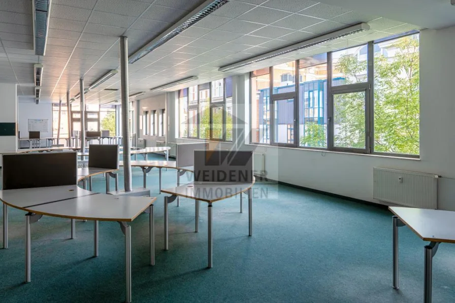 Hauptraum - Büro/Praxis mieten in Gera - Moderne Büroräume! ca. 655 m² / 2. OG - Gewerbe im Herzen von Gera! 