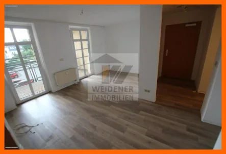 Wohnzimmer - Wohnung mieten in Gera - Schicke Wohnung mit Balkon und Lift nahe dem Stadtzentrum in ruhiger Lage! (WE 18)