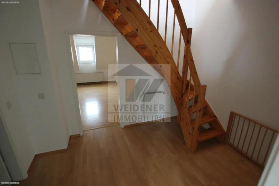 Flur Treppe - Wohnung mieten in Gera - Attraktive DG-Maisonettewohnung in Gera Untermhaus nahe dem Küchengarten und Hofwiesenpark!