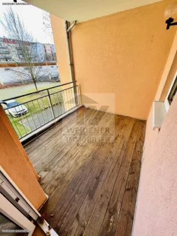 Balkon - Wohnung mieten in Gera - Hier hat man seine Ruhe! Schöne 2 Raum Wohnung mit Balkon und Aufzug in Gera.