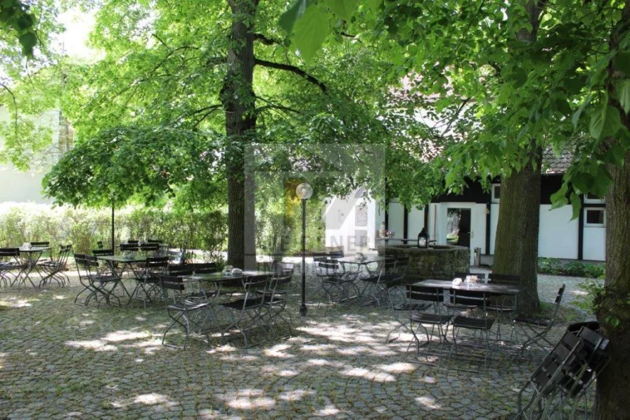 Idyllischer Biergarten