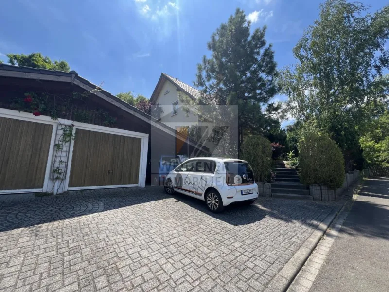 Garage und Carport