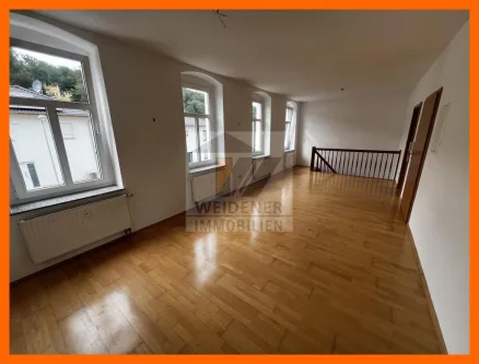 Wohnzimmer - Wohnung mieten in Gera - Maisonette-Whg. mit EBK, Balkon, Wanne und Dusche in Gera-Debschwitz!