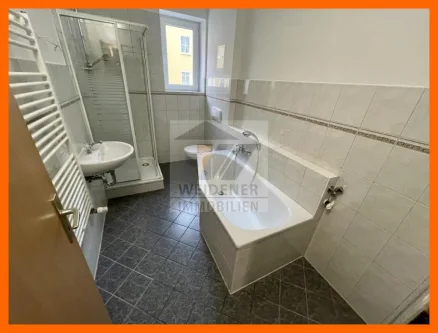 Bad - Wohnung mieten in Gera - 3-Raum Hochparterrewohnung mit großem Balkon, Wanne und Dusche!