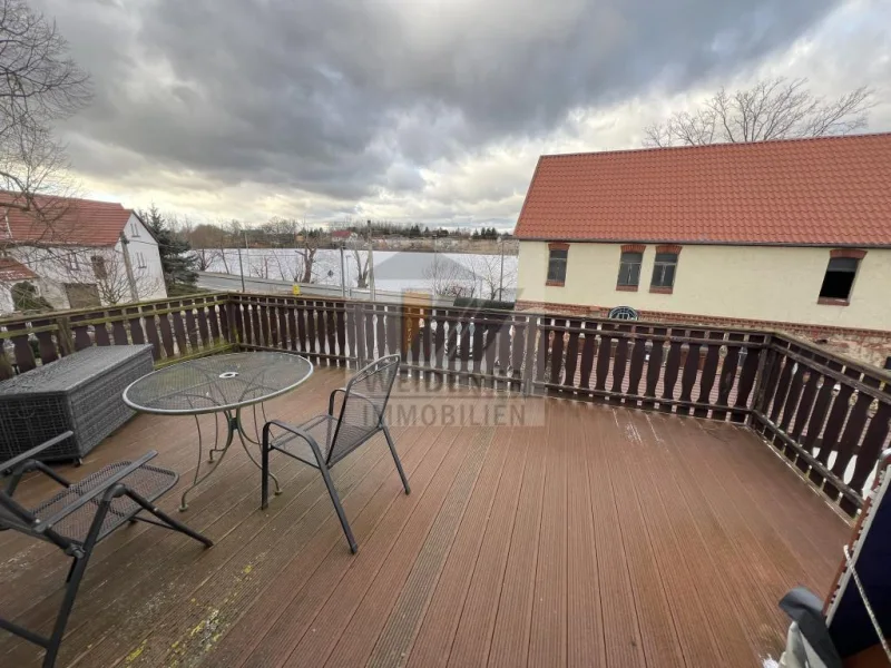 OG - Terrasse mit Teichblick