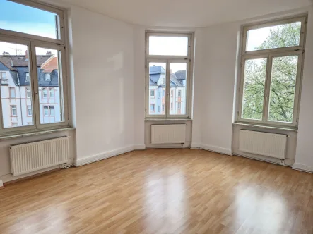 Wohnzimmer - Wohnung mieten in Hanau - 3-Zi-Altbau - WG geeignet - in Lamboy
