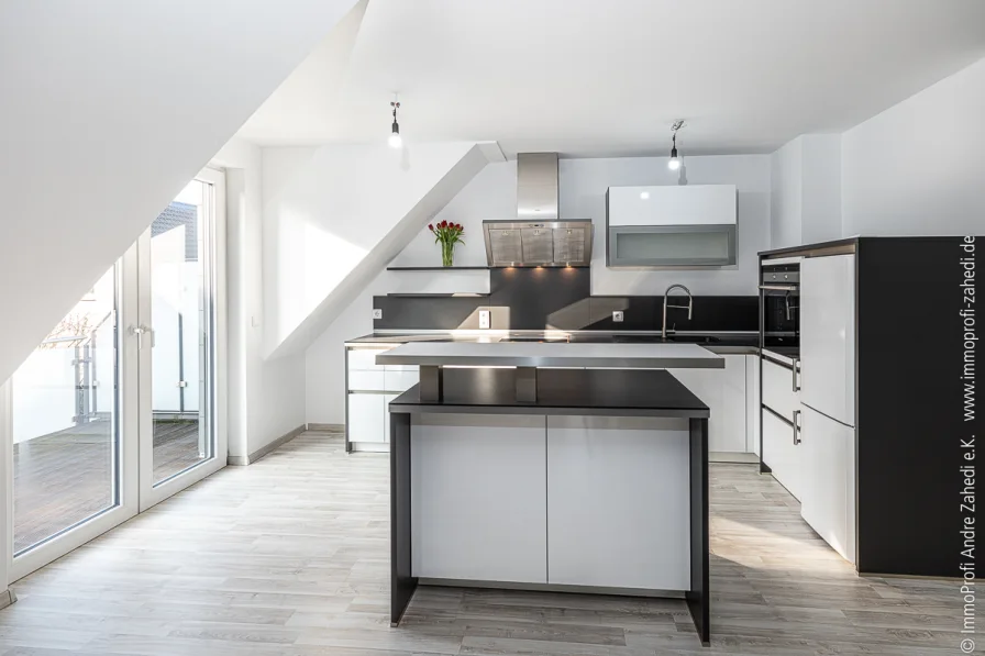 Blick zur Küche - Wohnung kaufen in Griesheim - Lebensfreude pur: Ihre Maisonette-Traumwohnung wartet in Griesheim