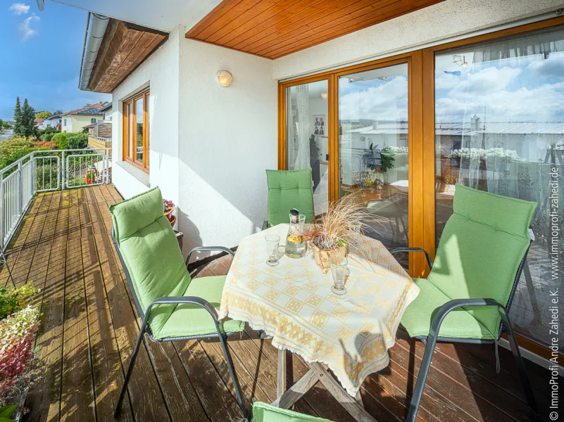 Balkon im 1. Obergeschoss - Wohnung kaufen in Ober-Ramstadt - Ihr Traum vom Wohnen mit Weitblick: Zwei großzügige Eigentumswohnungen in Ober-Ramstadt