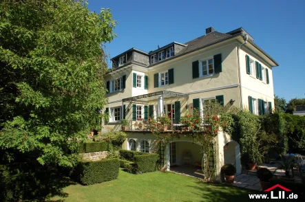 Hausansicht Garten - Haus mieten in Bad Homburg vor der Höhe - Repräsentative Altbauvilla, ca. 100m bis zum Kurpark Bad Homburg