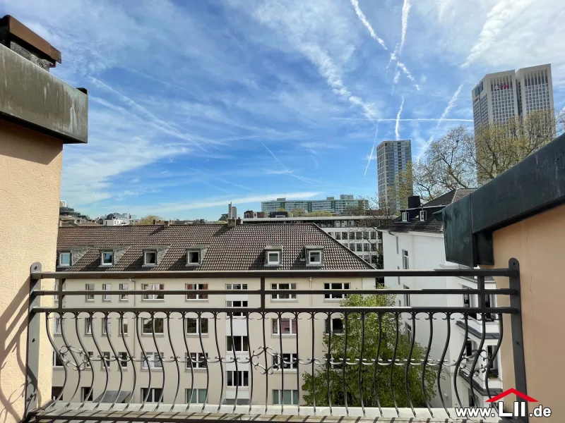 Ausblick - Wohnung mieten in Frankfurt - Westend: Helle 4-Zimmer DG-Wohnung 