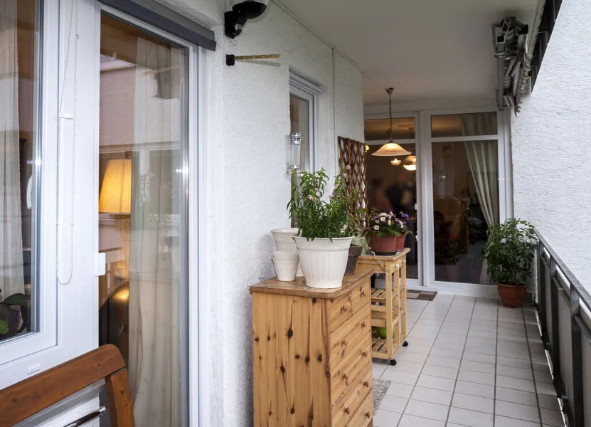 Balkon Ansicht1 - Wohnung kaufen in Seeheim-Jugenheim - 2,5 Zi.-ETW mit großem Balkon in Seeheim-Jugenheim