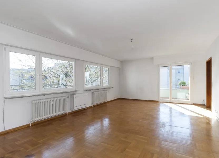 Wohnzimmer Ansicht1 - Wohnung kaufen in Darmstadt - Große helle 4-Zi.-ETW mit Balkon und TG-Stellplatz im Darmstädter Komponistenviertel