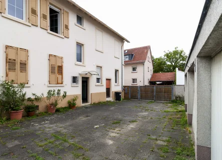 Hausansicht Hofseite - Haus kaufen in Darmstadt - 5-Familienhaus und Doppelbungalow auf einem Grundstück in Darmstadt-Arheilgen