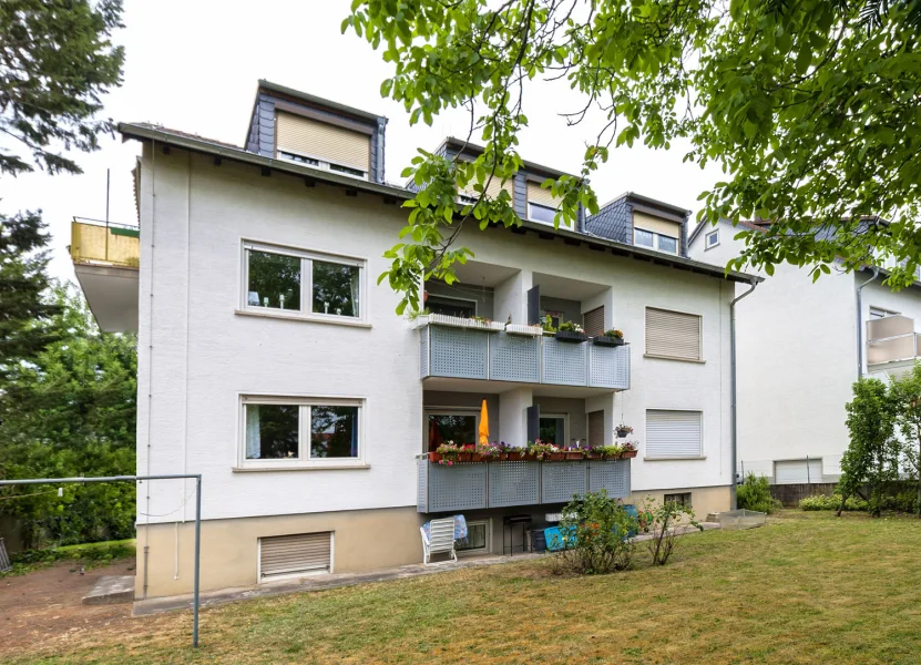 Hausansicht Gartenseite - Haus kaufen in Seeheim-Jugenheim - Vollvermietetes 6-Familienhaus in ruhiger Wohnlage von Seeheim-Jugenheim