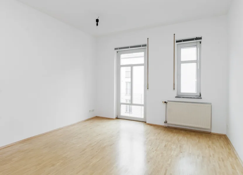 Wohnzimmer Ansicht1 - Wohnung kaufen in Darmstadt - Schöne, helle 2-Zi.-ETW mit Balkon im Martinsviertel, TG-Stellplatz optional