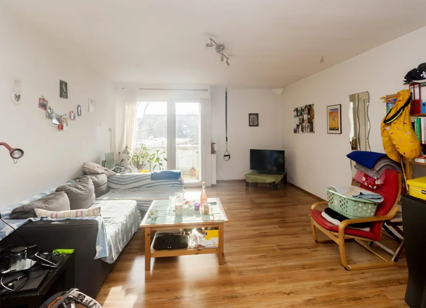 Wohnzimmer Ansicht1 - Wohnung kaufen in Darmstadt - Kapitalanlage: 3-Zi.-ETW mit Balkon und Garage im Darmstädter Johannesviertel