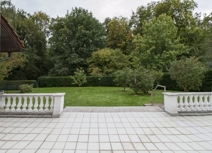 EG Terrasse Ansicht1 - Haus kaufen in Dietzenbach - Großzügige Villa auf großem Grundstück in ruhiger Waldrandlage von Dietzenbach-Hexenberg