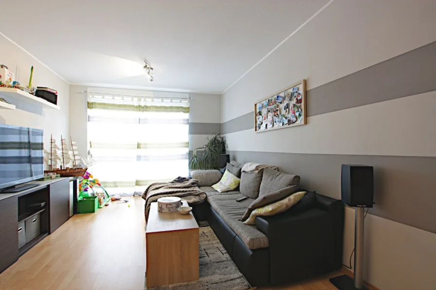 Wohnzimmer - Wohnung mieten in Groß-Zimmern - 3-Zimmer-Maisonette-Wohnung mit Balkon und TG-Stellplatz