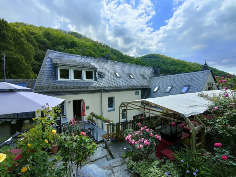 Immobilie Sauerthal - Haus kaufen in Rüdesheim am Rhein - Großzügiges Anwesen mit besonderem Flair, vielen Nutzungsmöglichkeiten Nähe Rüdesheim -Lorch/ Rhein