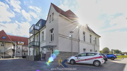 www.Traum.Immobilien - Wohnung mieten in Mühlhausen/Thüringen - 3-Zi.-Whg. mit Balkon, Einbauküche und PKW-Stellplatz