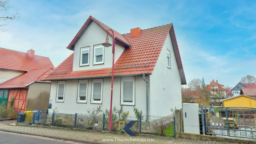 www.Traum.Immobilien - Haus kaufen in Südeichsfeld OT Diedorf - Geräumiges Einfamilienhaus mit Garten im Herzen von Diedorf