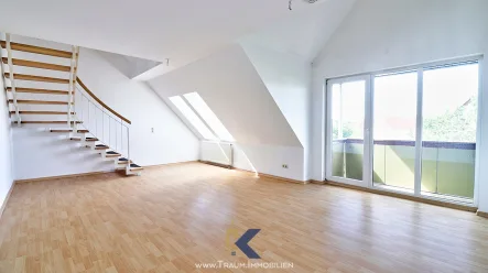 www.Traum.Immobilien - Wohnung mieten in Mühlhausen/Thüringen - helle 2 Zi.-Whg. mit Schlafgalerie, Balkon und PKW-Stellpl.