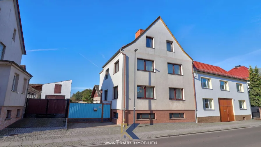 www.Traum.Immobilien - Haus kaufen in Niederorschel - Geräumiges Einfamilienhaus mit 2 Gargen im Zentrum von Niederorschel