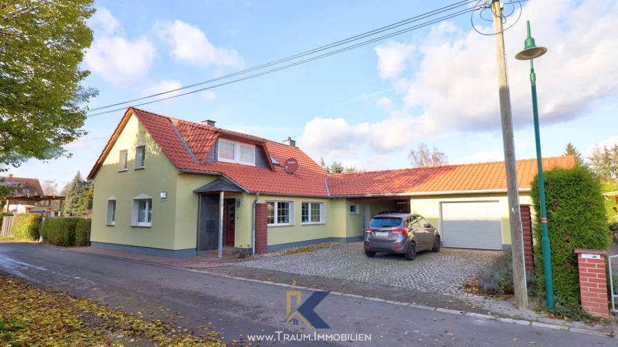 www.Traum.Immobilien - Haus kaufen in Altengottern - Fertiges Traumhaus – mit Garage, Pool und Gartenparadies