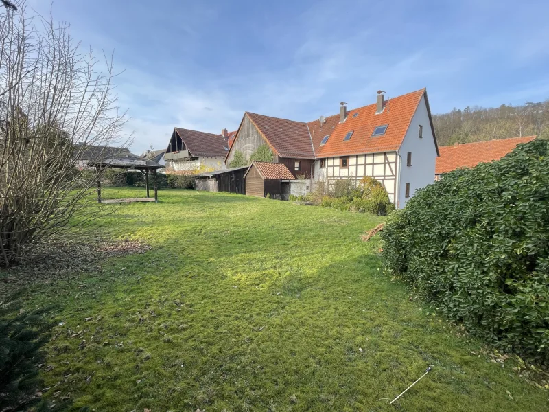 Blick vom Garten - Haus kaufen in Fuldatal / Simmershausen - Viel Platz für Familie und Hobby!KEINE KÄUFERPROVISION